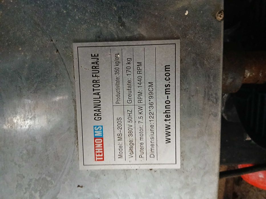 Продвам чисто нова гранул машина и две ярмомелки в добър вид