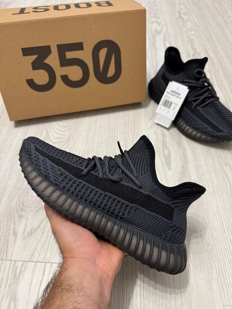 Adidasi Yeezy 350 Boost Black | Model Unisex | Adidasi Model NOU 2025