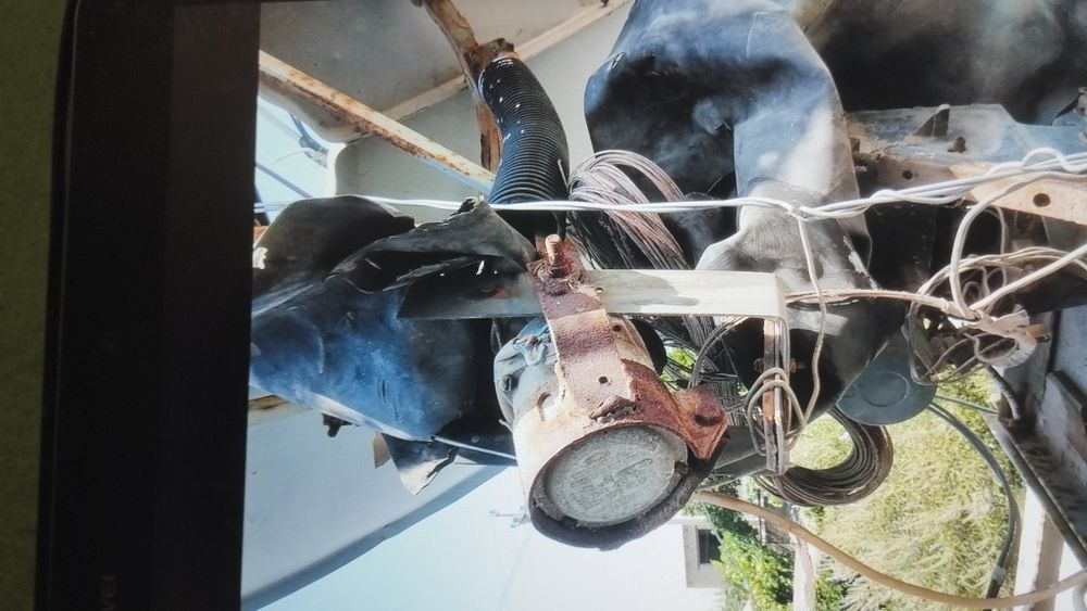 Продается спутниковая антенна большая , с головками и мотором