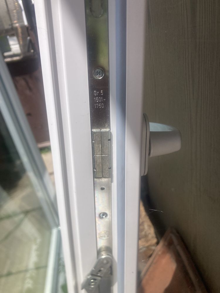 Дограма VEKA 5 камерна , стъклопакет 4 сезона /бяло 23 мм. Немски мех.