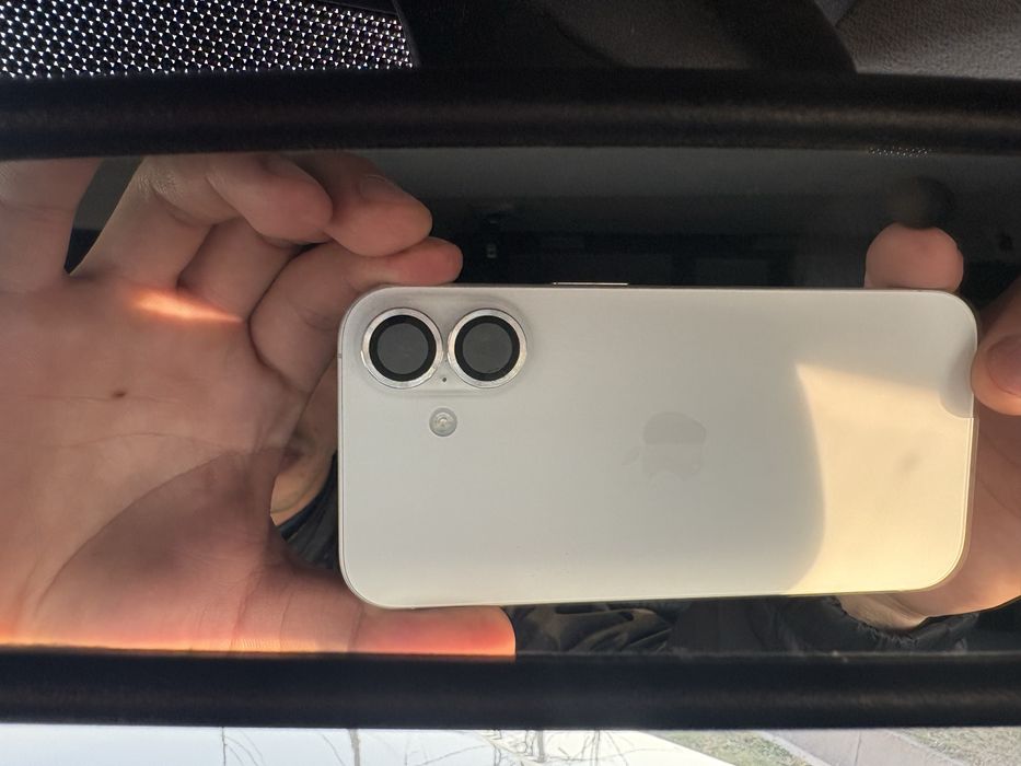 Продам Iphone 16 white