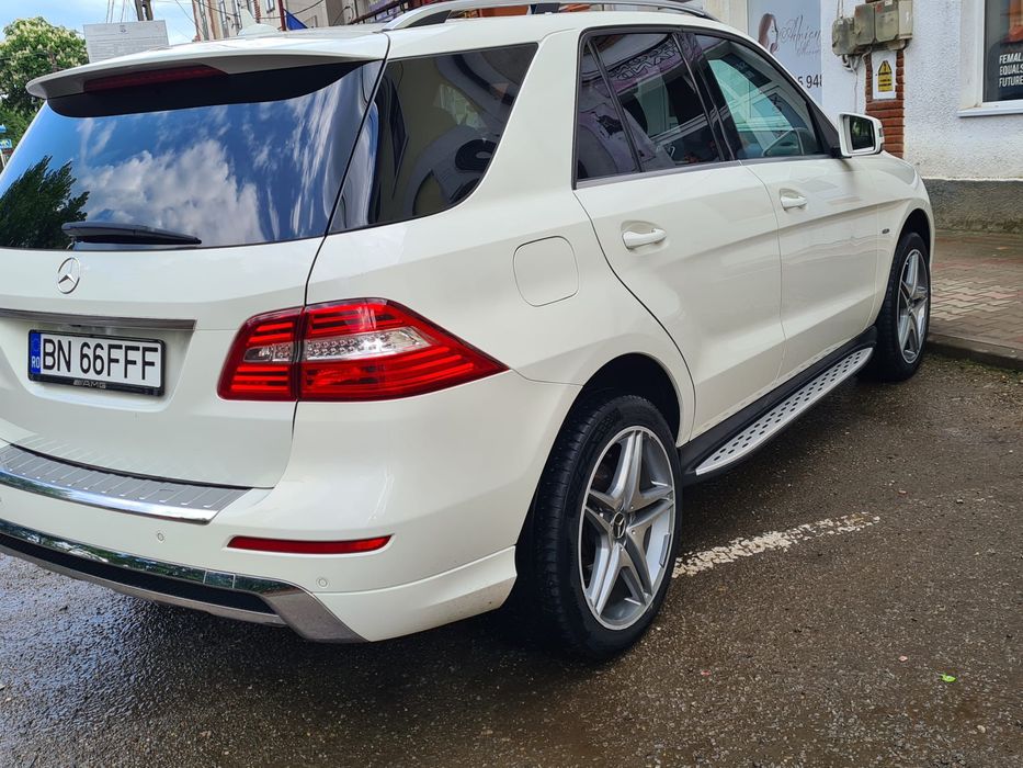 Mercedes ML350 an fabricatie 2012 motor 3.0Diesel 258CP Pachet AMG