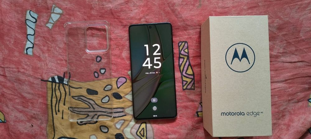 Motorola edge 40 neo  cu toate accesoriile