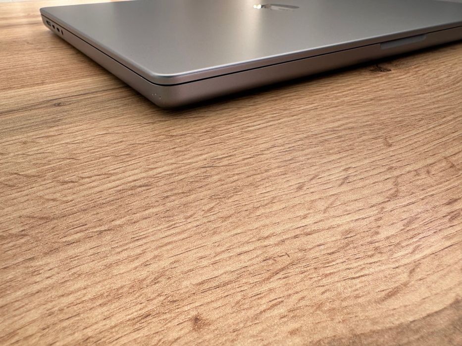 MacBook Pro 16" M1 Pro 10-Core CPU/ 16-Core GPU/ 16RAM/ 1TB SSD