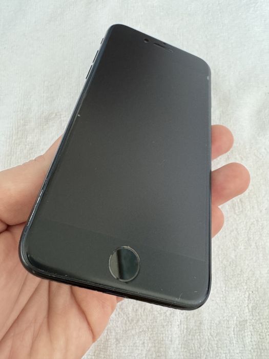 Продам Iphone 7