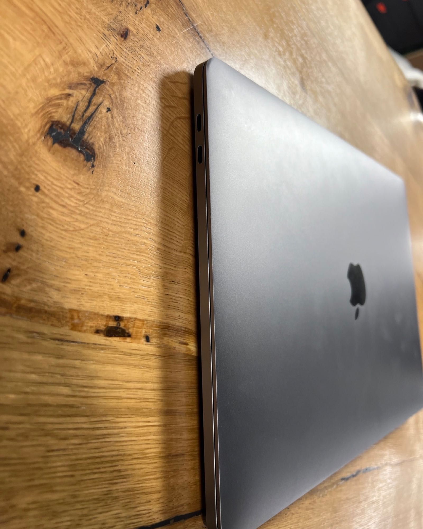 MacBook Pro 13" 2019 i5 256GB Space Gray | TrueGSM