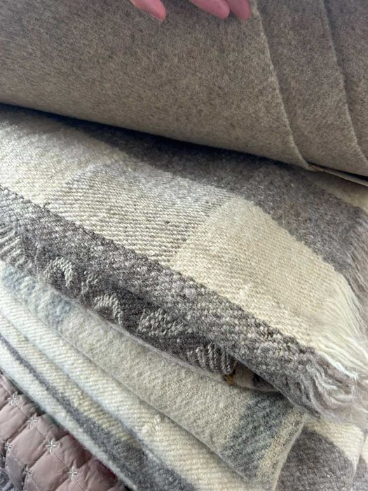 Ръчно тъкани одеяла, китеници и черга