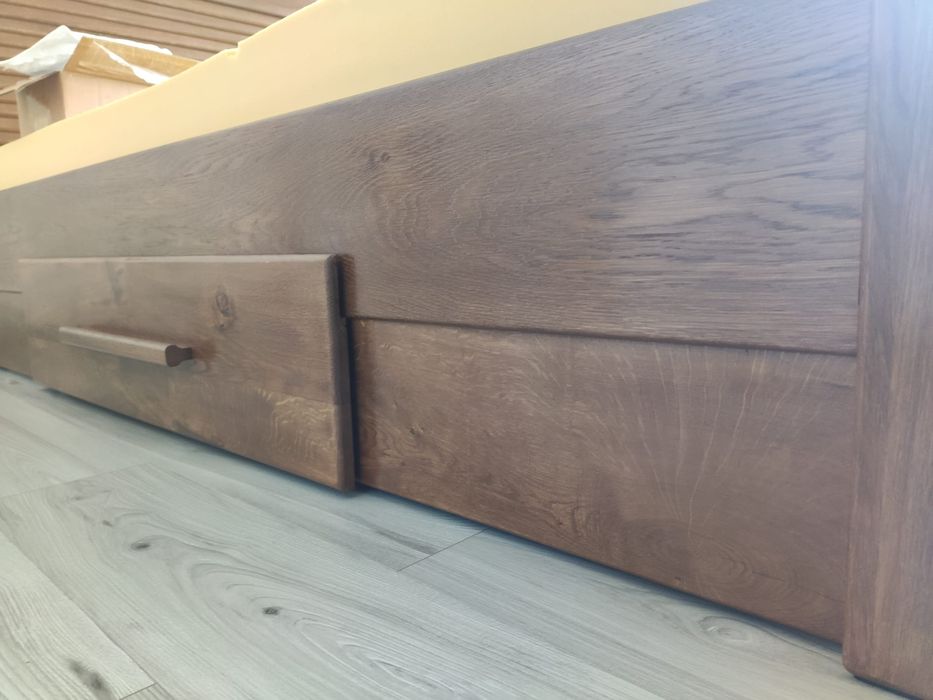 Set dormitor pat matrimonial cu noptiere din stejar