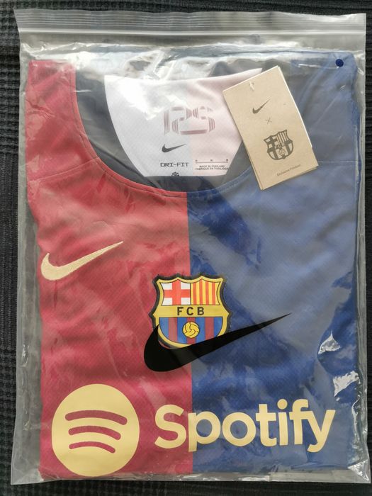 Tricou Nike nou cu eticheta, FC Barcelona, mărimea M, însemne brodate