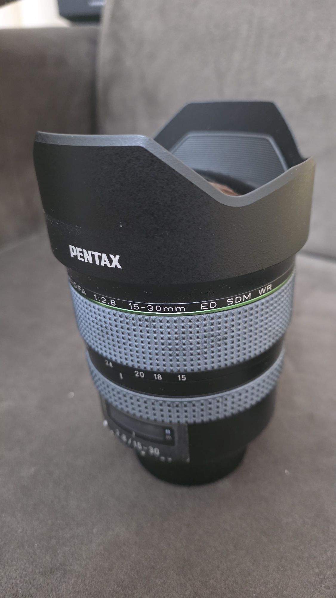 Aparat foto Pentax K1, full-frame cu obiective, trusa sau separat.