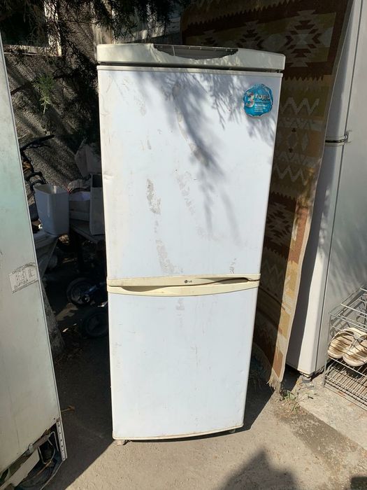 ПРОДАМ холодильник 2 штуки.