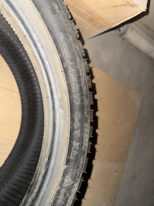 Зимние шипованные шины в комплекте