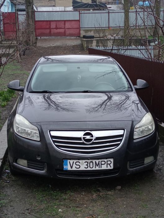 Vând Opel insigna