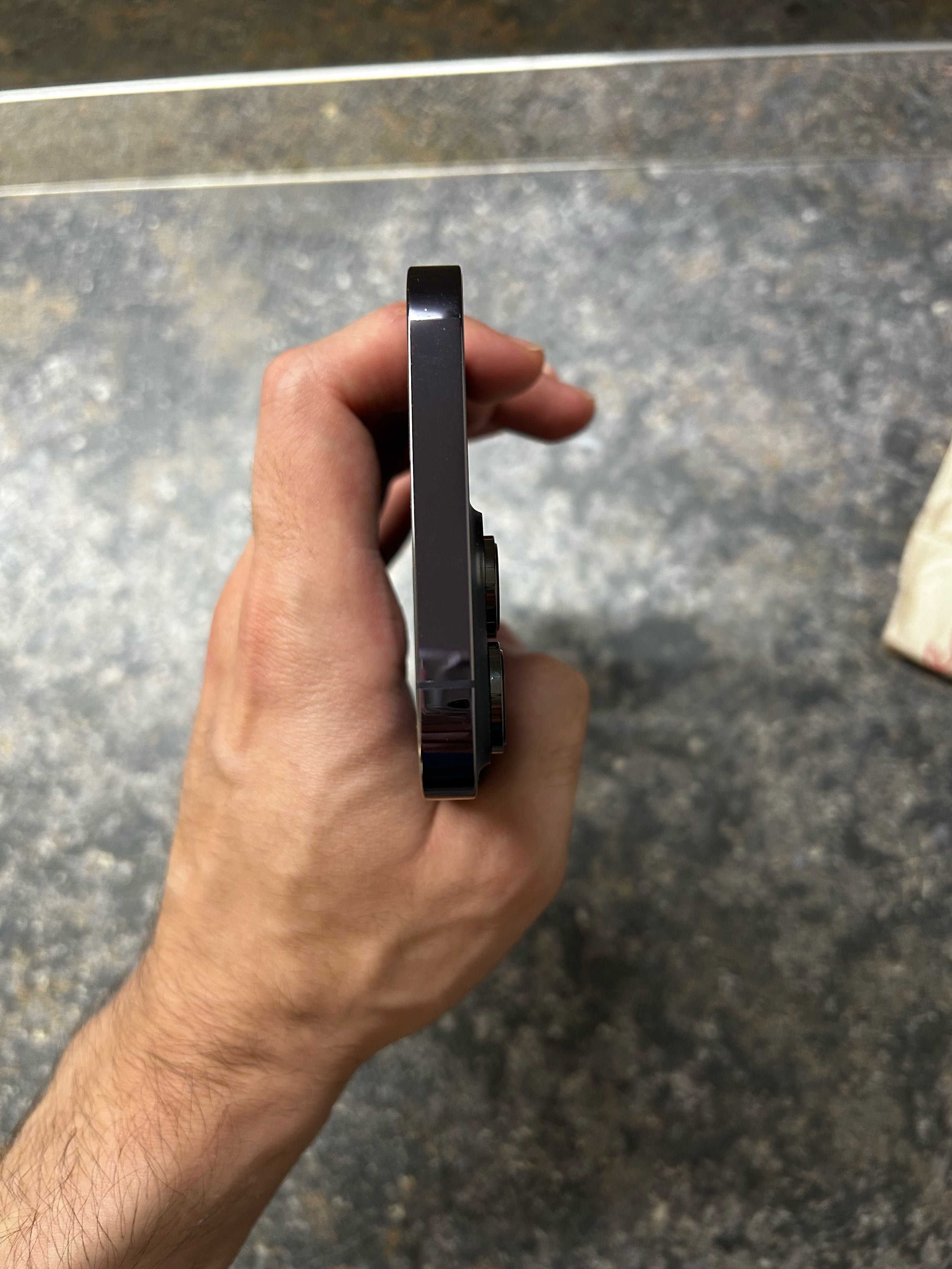 iPhone 14 Pro Max, 128GB в запазено визуално и техническо състояние.