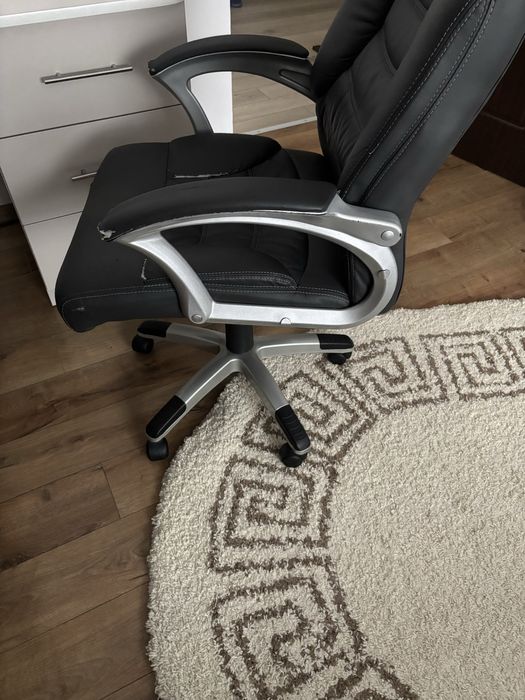 Vand scaun birou aproape perfect