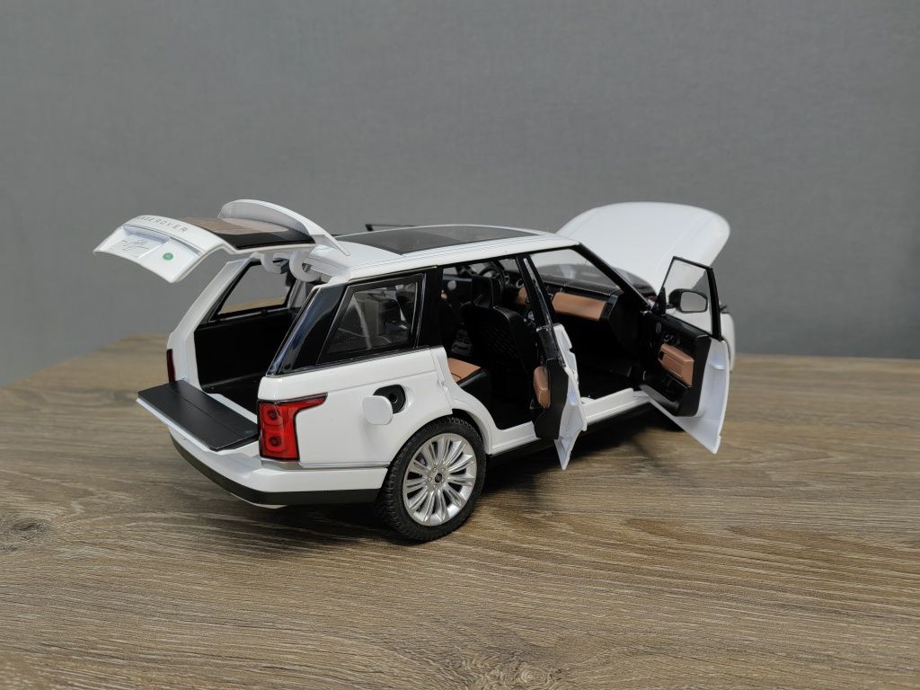Модель автомобиля Range Rover 1:18