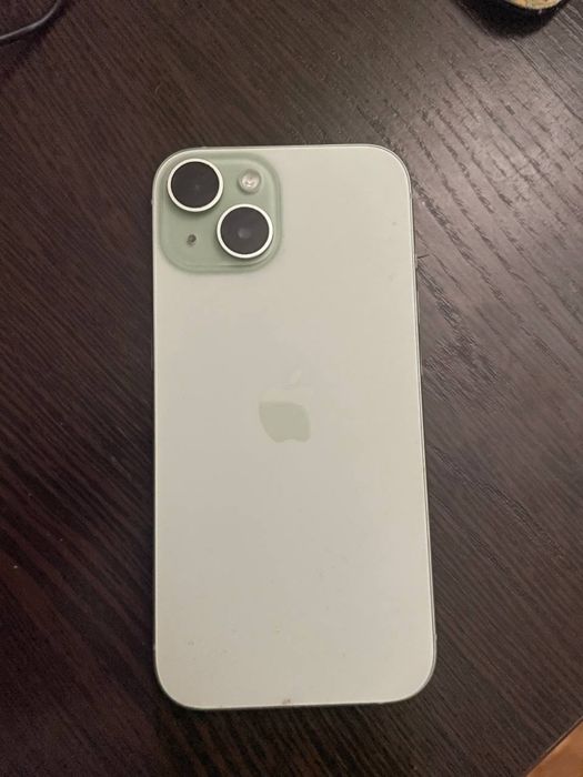 Продаю iPhone 15 в зеленом цвете