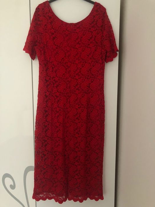 Rochie roșie din dantela mărime 52