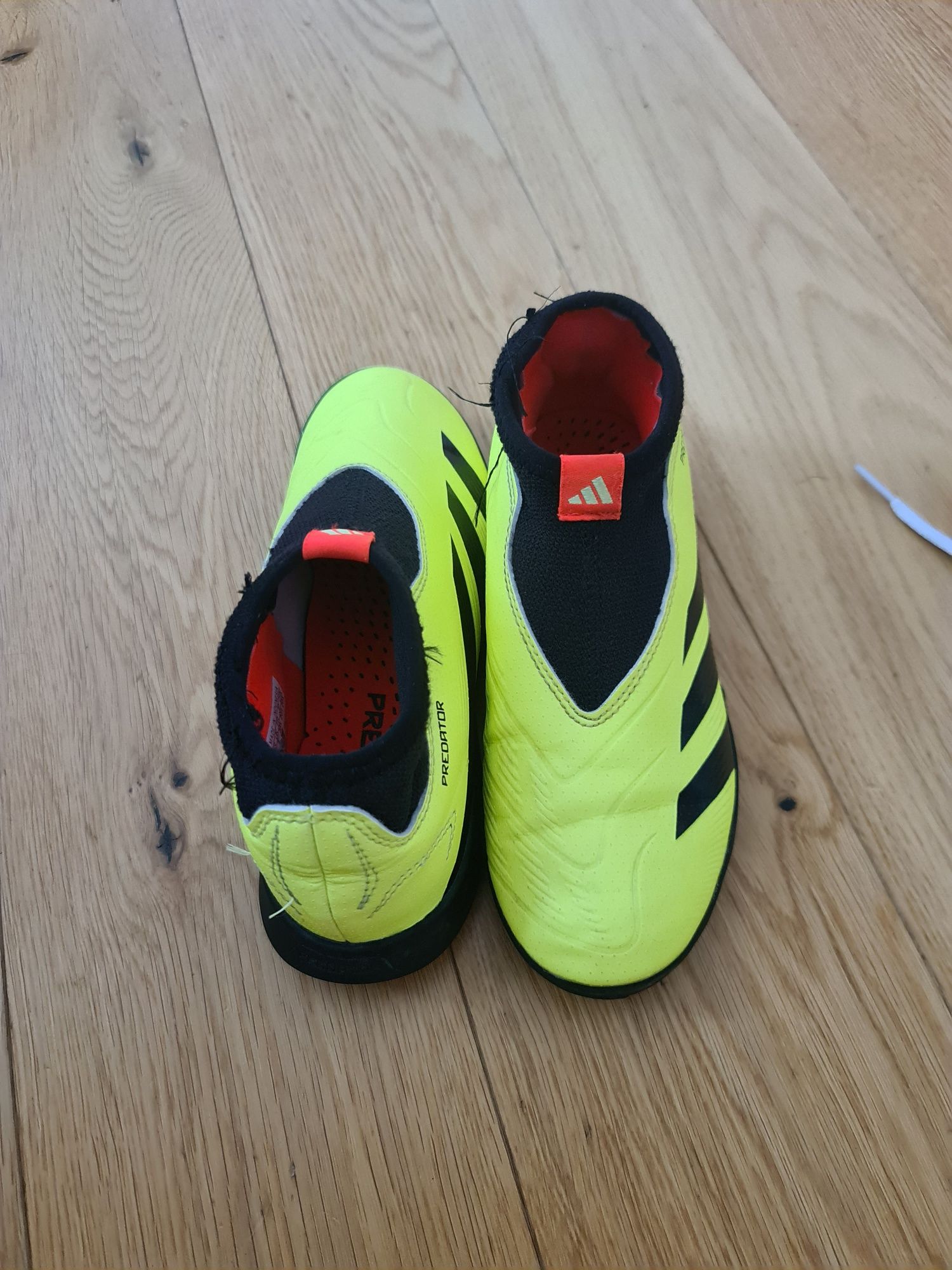 Ghete fotbal Adidas Predator marime 33 si Nike Tiempo piele marime 32