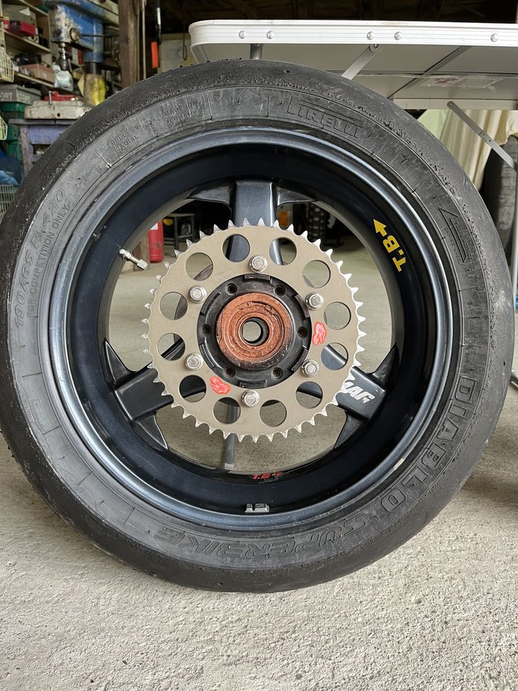 DYMAG 16,5"  magnesium wheels