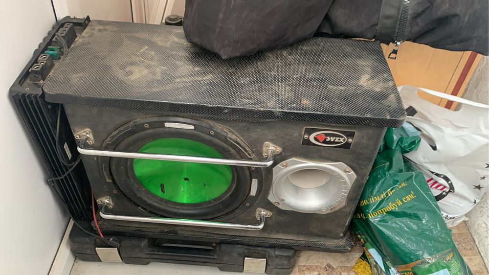 Продам саббуфер отличное состояние 40к