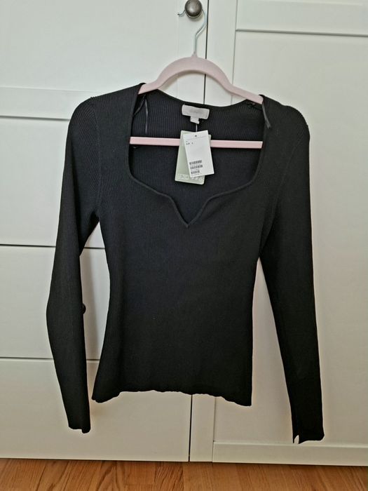 Bluză reiata cu decolteu in V, H&M, nouă