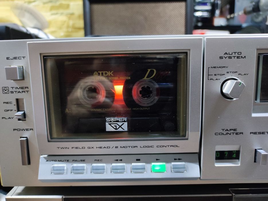 Deck   ,AKAI  Amplificator Saba.