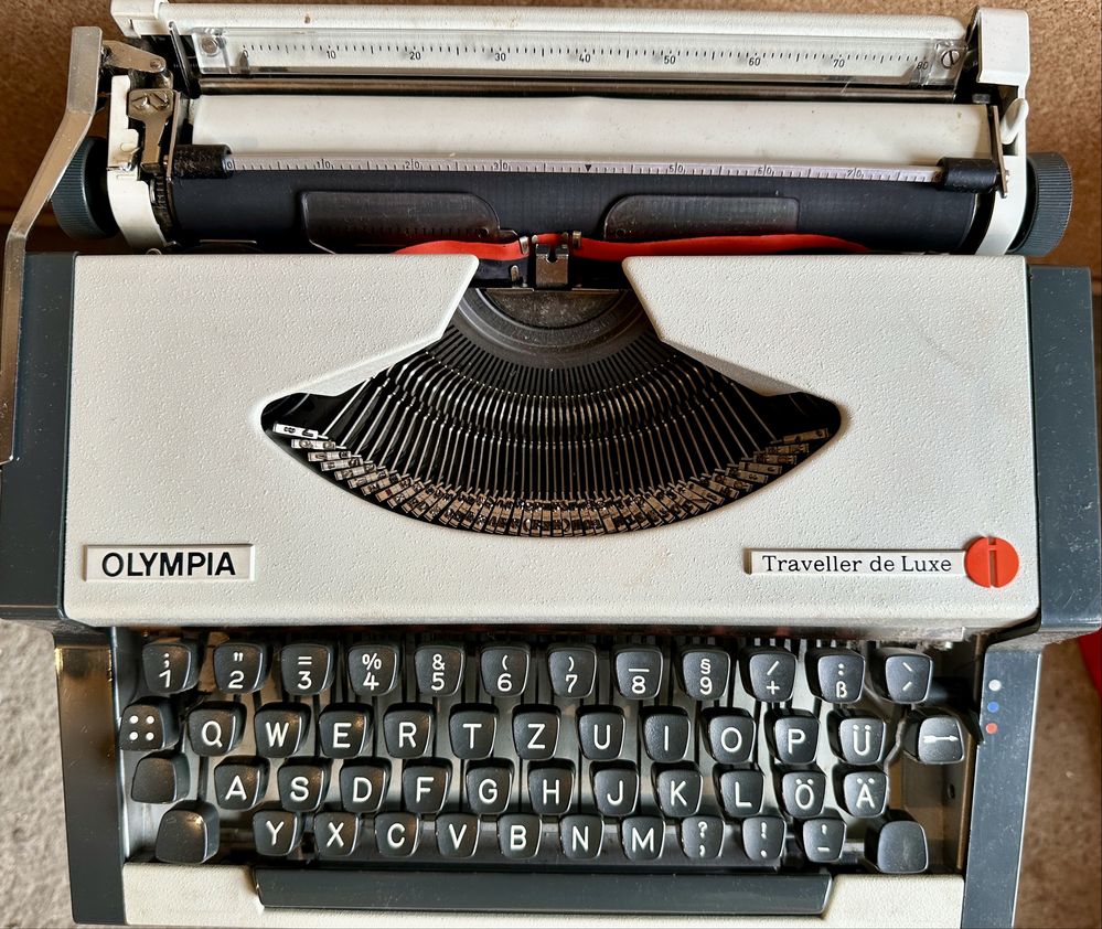 masina de scris Olympia Traveller de Lux Vintage