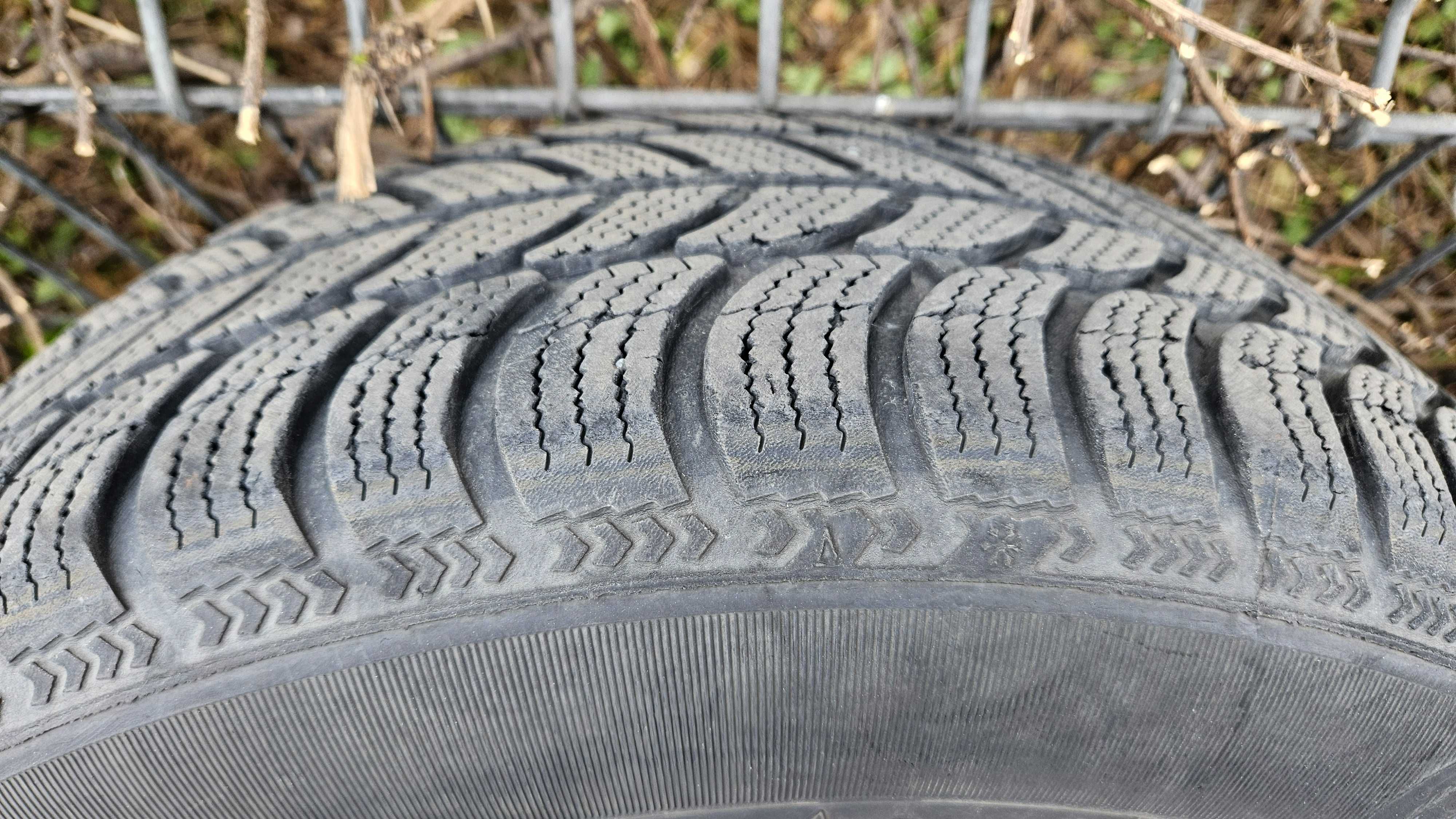 Patru anvelope iarna + jante tabla + capace Skoda Fabia 165/85 R14 86T