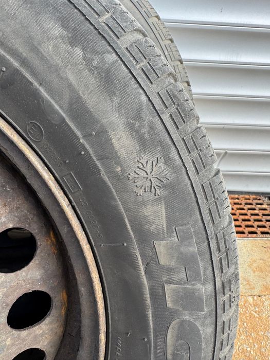 Anvelope Vara/Iarna cu jante de tabla 195/65 R15 91T