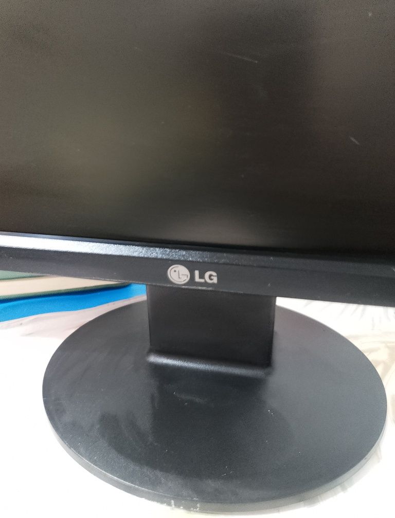 Манитор LG FLATRON W 1946S-BF