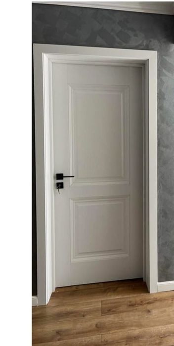 Ușă din lemn stratificat cu toc extensibil