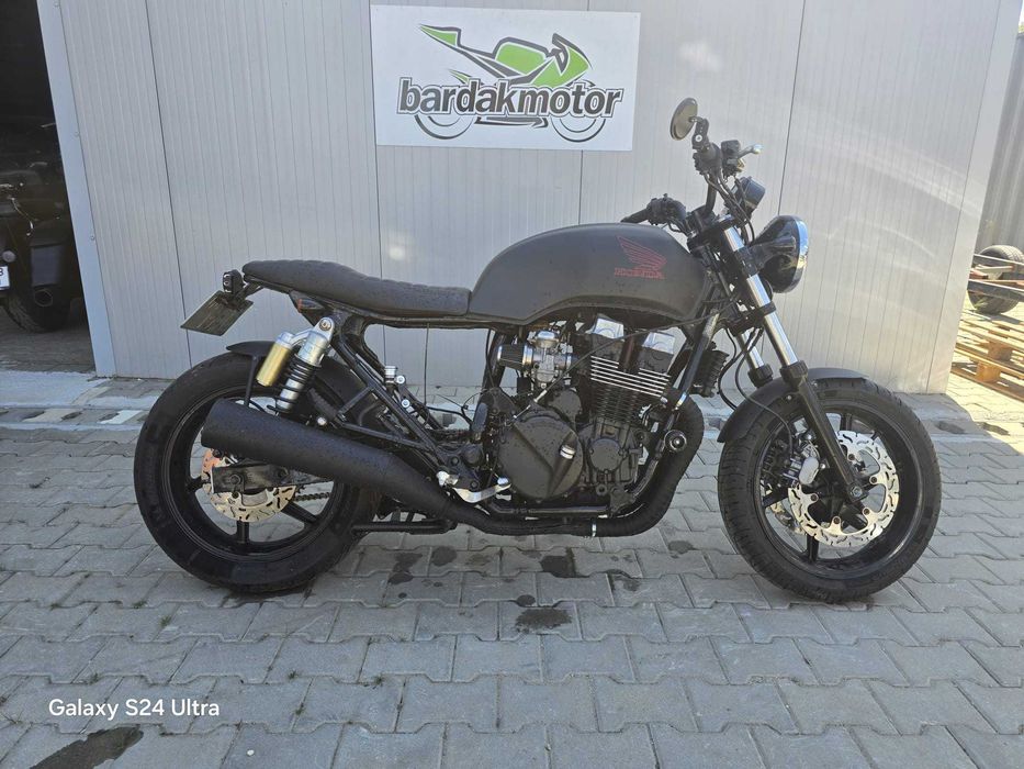 Honda CB750 an 1993 Cafe Racer