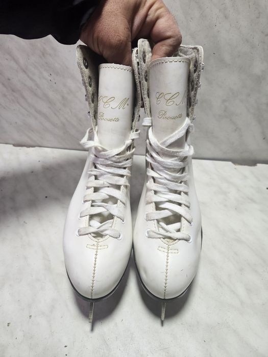 Patine 2051 gheata patinaj artistic CCM  marime eu 39  (25,5   cm)