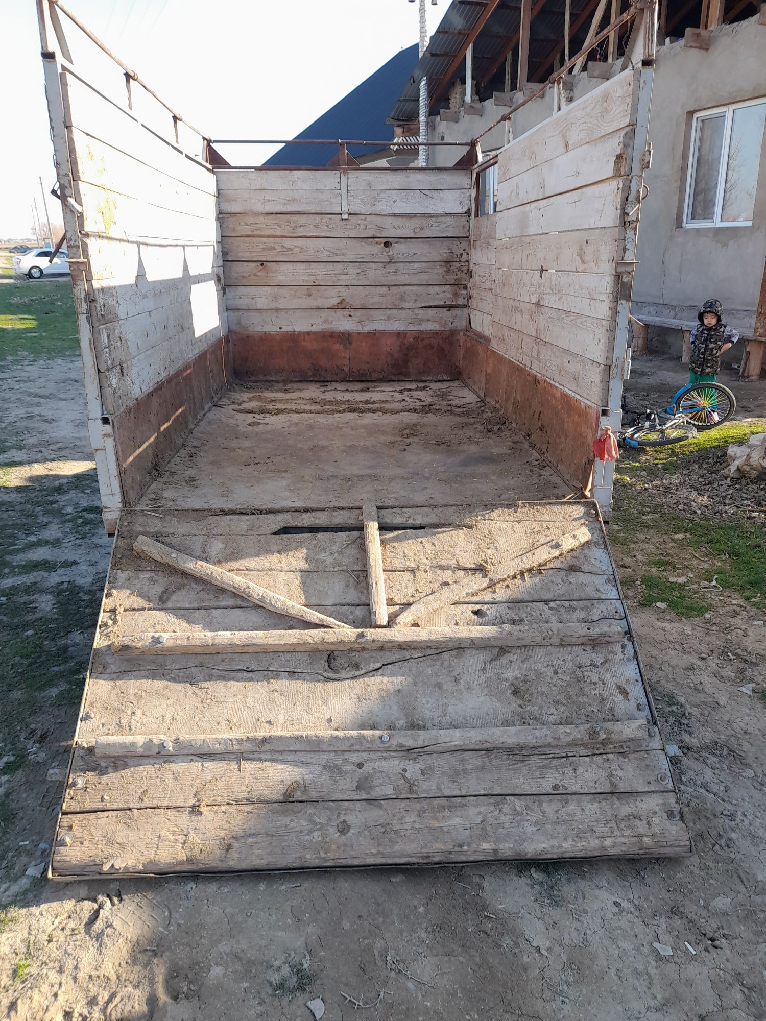 Прицеп сатылады.