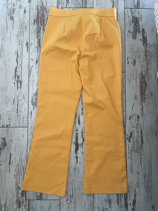 Оранжев панталон за цветни дни