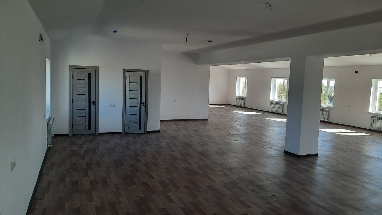 3-этажлы Здание арендага бериледи 600 м² , ЖД вокзала базарчик арты им