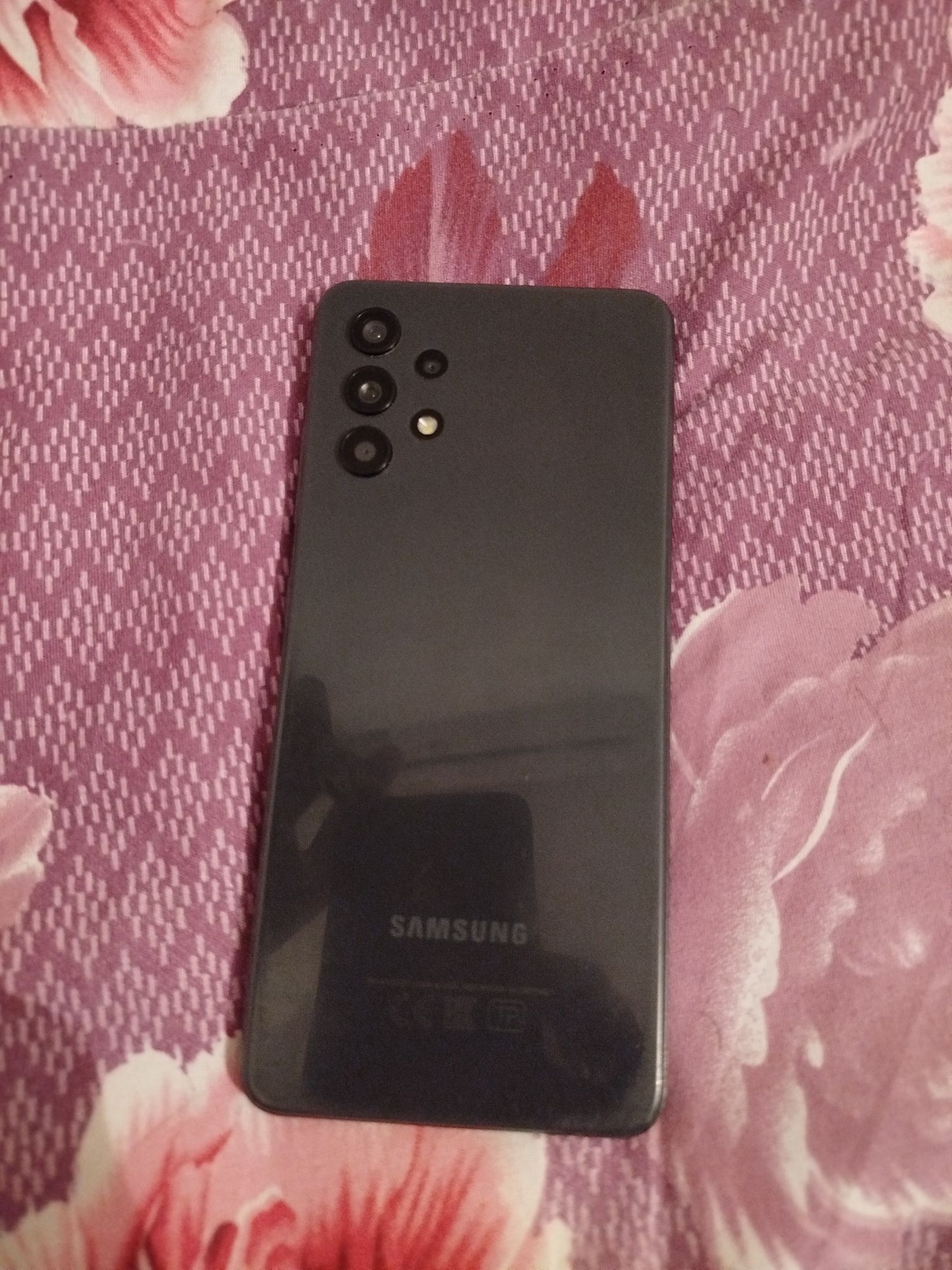 Samsung a32.  4/64