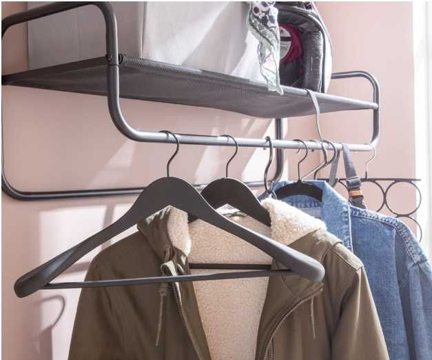 Etajera Spaceo cu bara pentru umerase, neagra