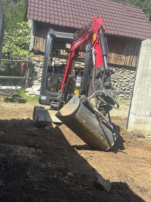 Miniexcavator de inchiriat