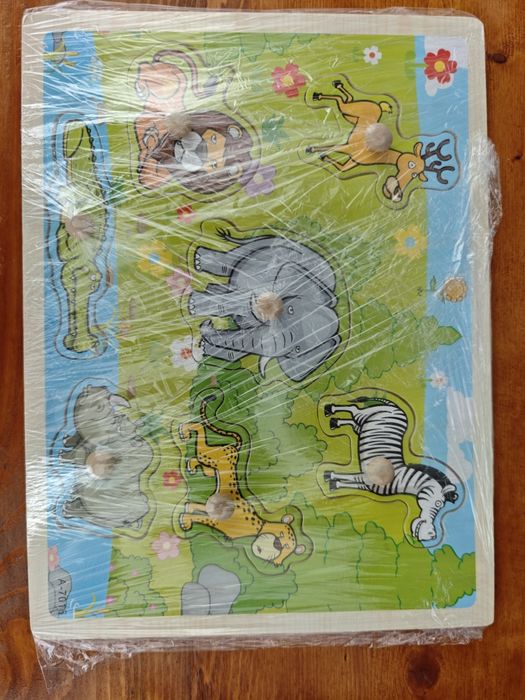 Детски играчки - дървени пъзели, книжки и игра