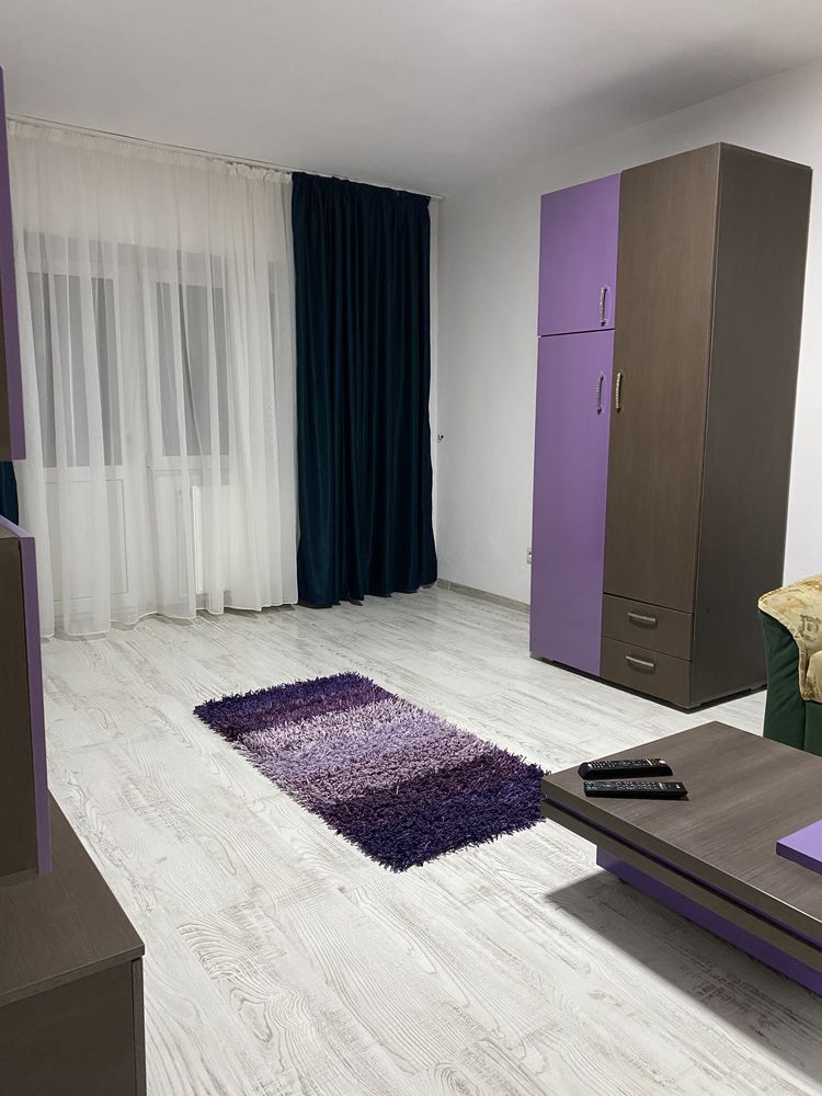 Închiriez apartament regim hotelier centru