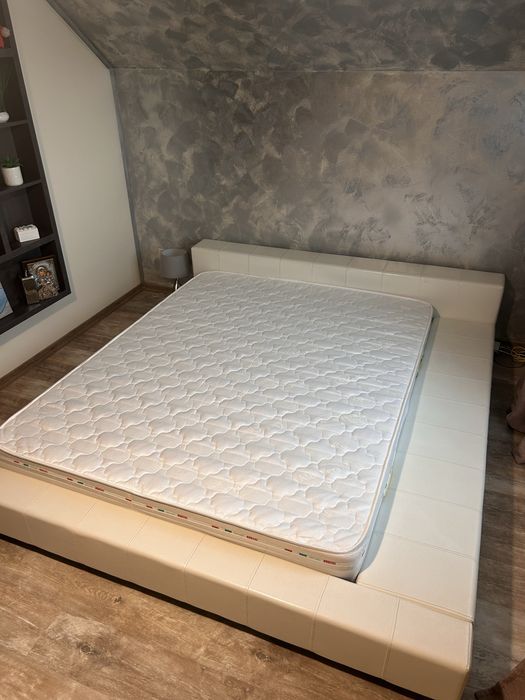 Vand pat tapitat piele ecologica 160 x 200 cm +saltea+2 noptiere