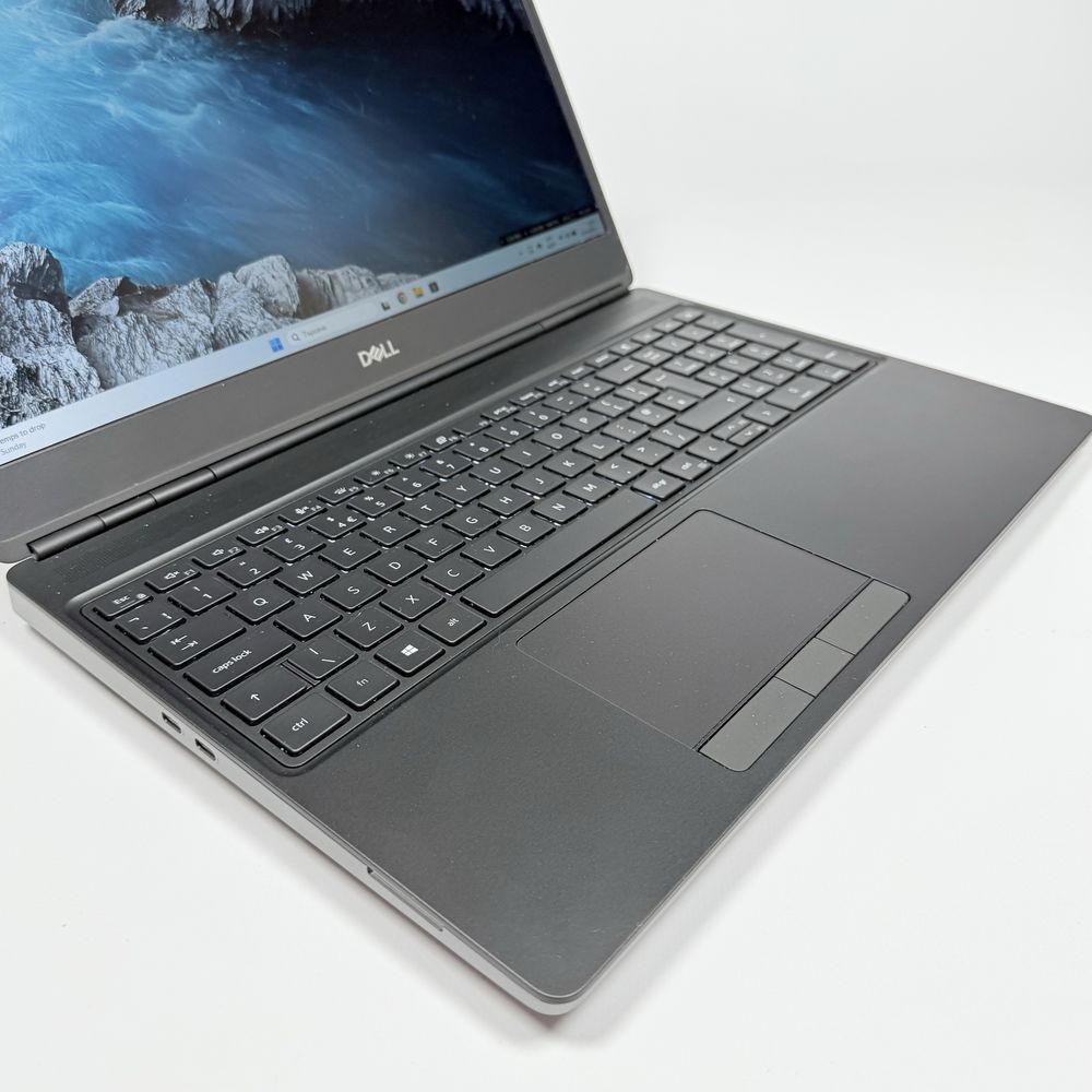 Dell Precision 7560/i7-11800H 24MB/NVIDIA T1200/96GB RAM/1TB NVMe