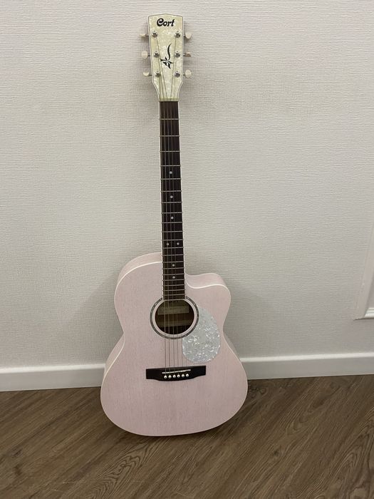 СРОЧНО Продам Электроакустическ гитару