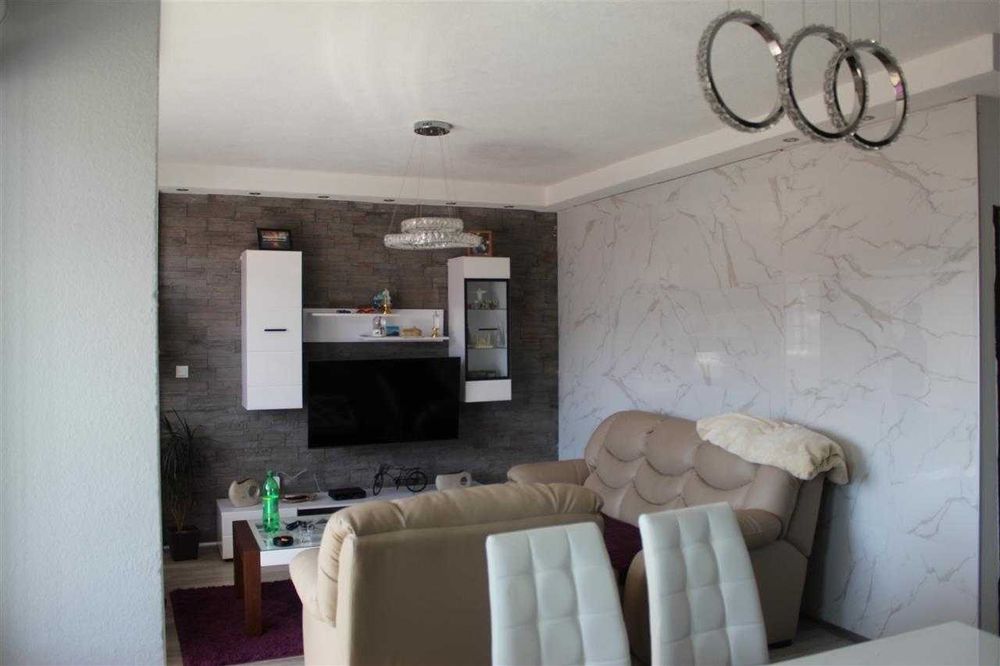 Дава се под наем Двустаен апартамент в Бургас, Лазур - 51 кв.м за 204 € - Снимка #2