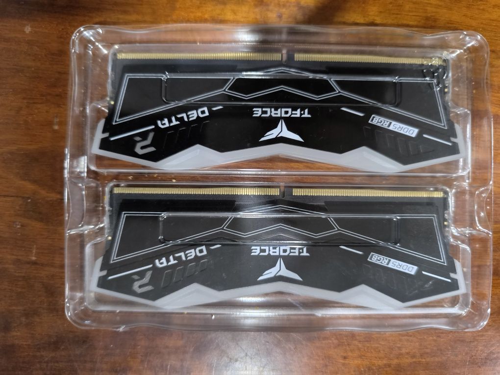 Модули памяти DDR5 16GB. В наличии 3 шт.