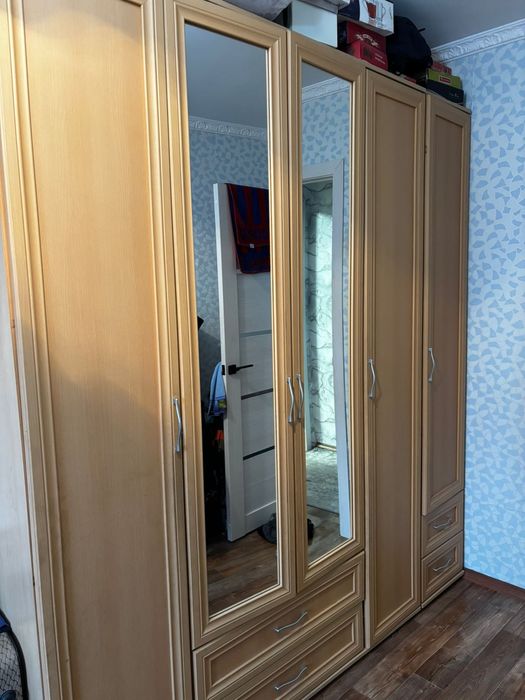 Распашной шкаф для одежды