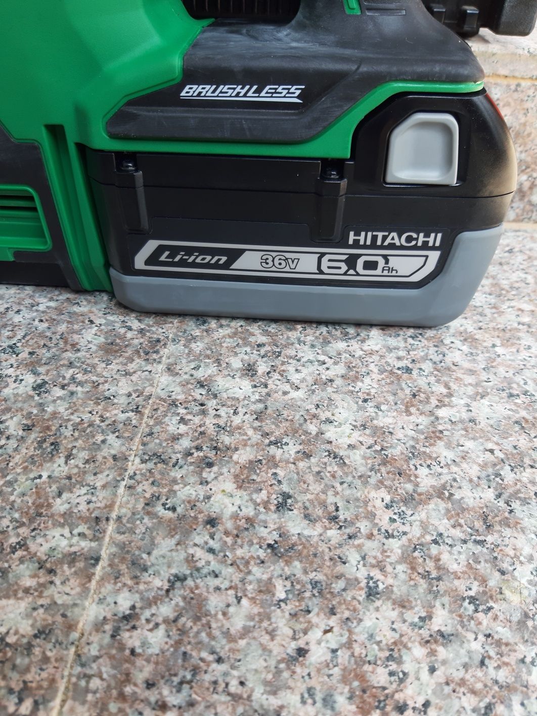 Hitachi rotopercutor pe acumulatori nou.