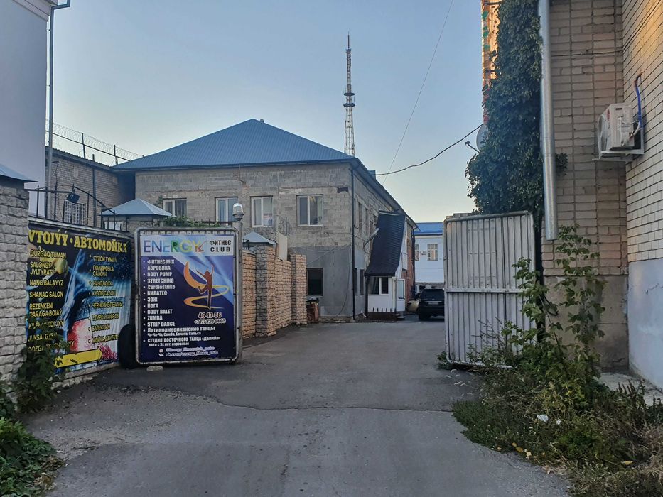 В связи с отъездом продам 2 х этажное здание в центре города